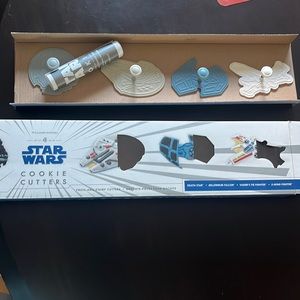 Williams Sonoma Star Wars Cookie Cutters- new in box